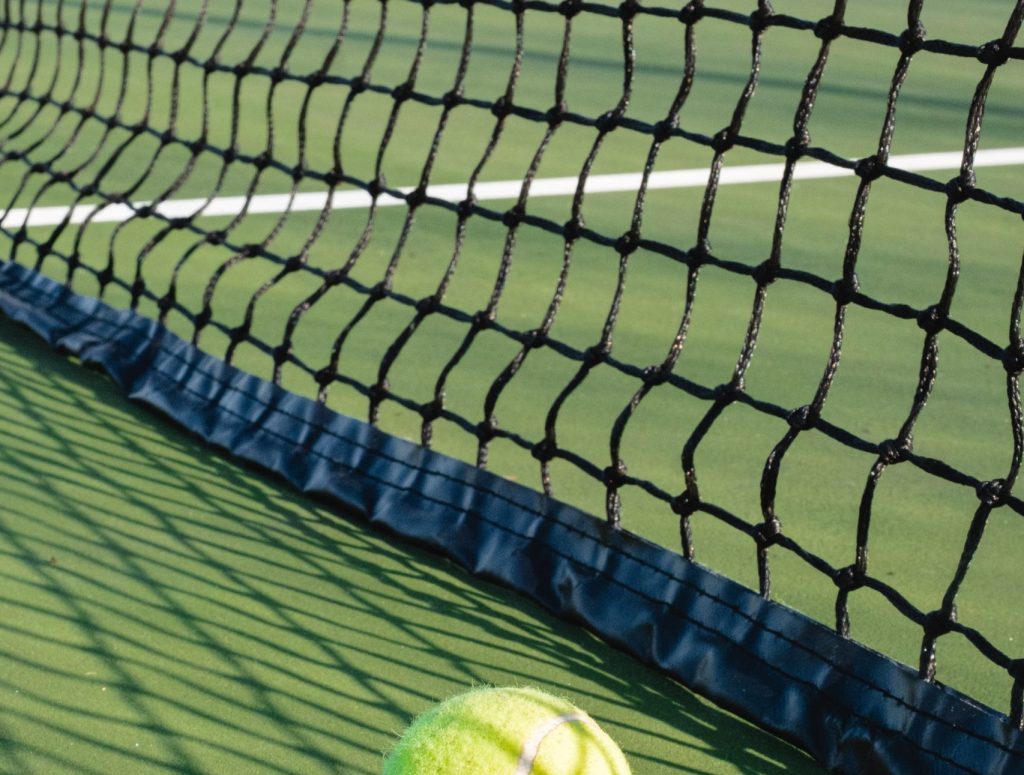 tennis-ball-lays-net-to-a-tennis-net